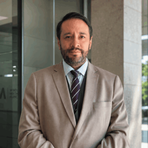Mtr. César Villacrés